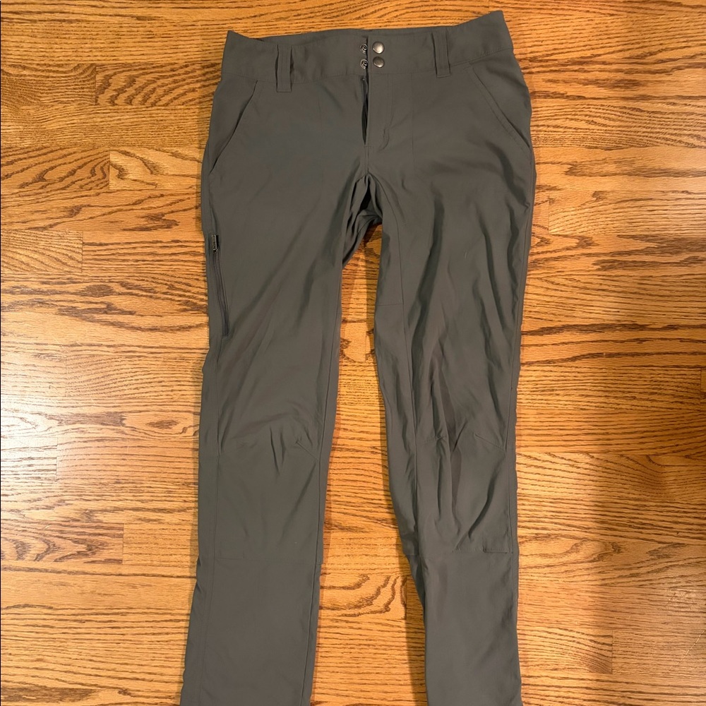 Columbia women’s Omni-shield advanced repellancy pants Sz.4 short